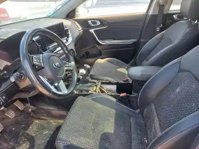 Veículo de Sucata kia xceed drive do ano 2020 alimentado d4fe