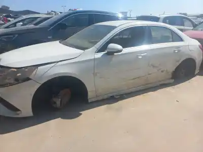 Veículo de Sucata mercedes-benz clase a berlina (bm 177) sedán do ano 2023 alimentado 