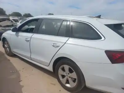 Veículo de Sucata skoda octavia combi (nx5) ambition do ano 2021 alimentado dtr