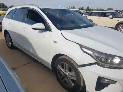 Veículo de Sucata kia ceed sportswagon hybrid do ano 2020 alimentado 