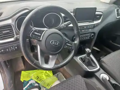 Veículo de Sucata kia ceed drive do ano 2019 alimentado g4lc