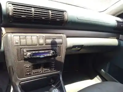 Здавання транспортного засобу audi a4 b5 (8d2) 1.8 t року 1998 потужний aeb