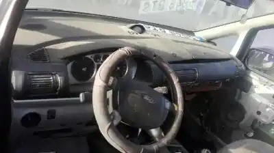 Veículo de Sucata ford galaxy (vy) auy do ano 2002 alimentado auy