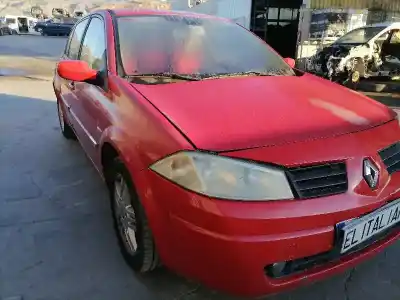 Veículo de Sucata renault megane ii berlina 5p f9qb8 do ano 2004 alimentado f9qb8