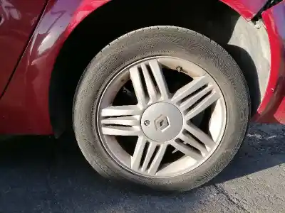 Veículo de Sucata renault megane ii berlina 5p f9qb8 do ano 2004 alimentado f9qb8