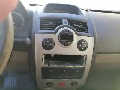 Veículo de Sucata renault megane ii berlina 5p f9qb8 do ano 2004 alimentado f9qb8