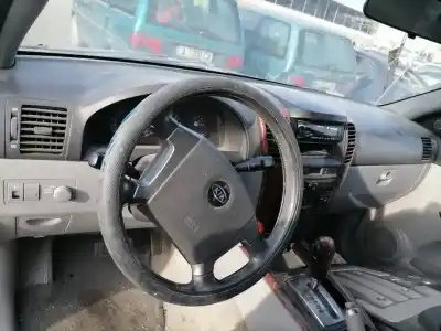 Scrapping Vehicle kia sorento (bl) g6cu of the year 2004 powered g6cu