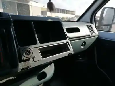 Véhicule à la ferraille renault trafic i dj8s de l'année 1996 alimenté dj8s