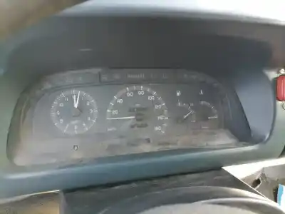 Véhicule à la ferraille renault trafic i dj8s de l'année 1996 alimenté dj8s