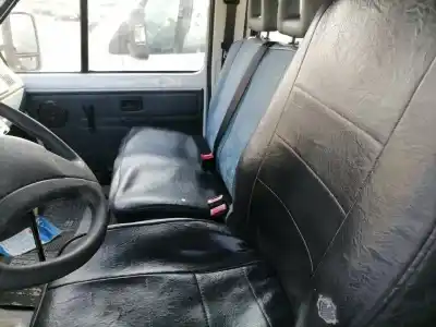 Véhicule à la ferraille renault trafic i dj8s de l'année 1996 alimenté dj8s