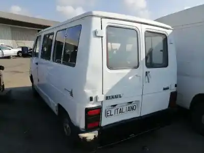 Véhicule à la ferraille renault trafic i dj8s de l'année 1996 alimenté dj8s