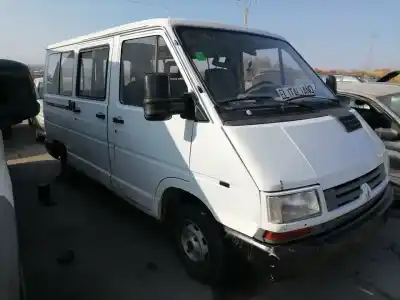 Véhicule à la ferraille renault trafic i dj8s de l'année 1996 alimenté dj8s
