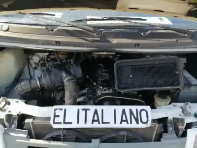 Véhicule à la ferraille renault trafic i dj8s de l'année 1996 alimenté dj8s