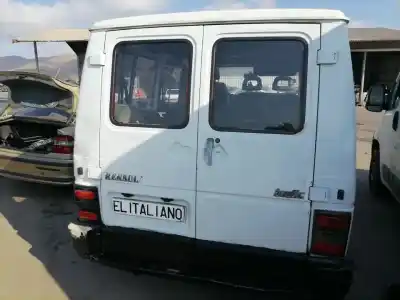 Véhicule à la ferraille renault trafic i dj8s de l'année 1996 alimenté dj8s