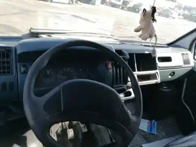Véhicule à la ferraille renault trafic i dj8s de l'année 1996 alimenté dj8s