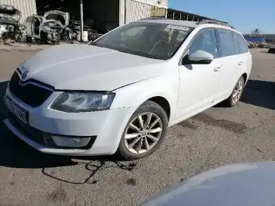 Здавання транспортного засобу skoda octavia combi (5e5) clh року 2015 потужний clh