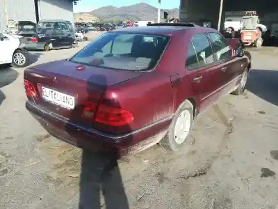 Hurda Aracı mercedes-benz clase e (bm 210) berlina om 606.912 yılın 2000 güçlü 606912