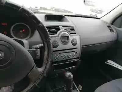 Verschrottungsfahrzeug renault megane ii berlina 5p k4mt7 des jahres 2004 angetrieben k4mt7