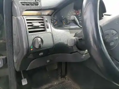 Здавання транспортного засобу mercedes-benz clase e (bm 210) berlina m112911 року 2000 потужний m112911 mb