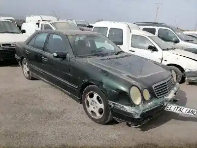 Здавання транспортного засобу mercedes-benz clase e (bm 210) berlina m112911 року 2000 потужний m112911 mb