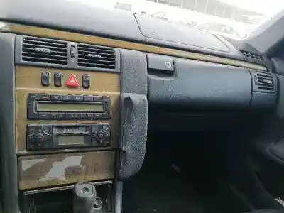 Здавання транспортного засобу mercedes-benz clase e (bm 210) berlina m112911 року 2000 потужний m112911 mb