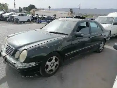 Здавання транспортного засобу mercedes-benz clase e (bm 210) berlina m112911 року 2000 потужний m112911 mb