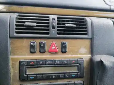 Здавання транспортного засобу mercedes-benz clase e (bm 210) berlina m112911 року 2000 потужний m112911 mb