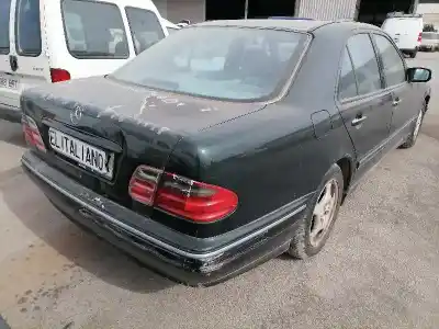Здавання транспортного засобу mercedes-benz clase e (bm 210) berlina m112911 року 2000 потужний m112911 mb