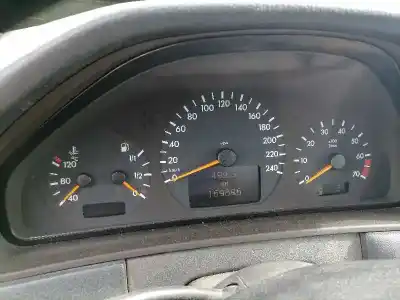 Здавання транспортного засобу mercedes-benz clase e (bm 210) berlina m112911 року 2000 потужний m112911 mb