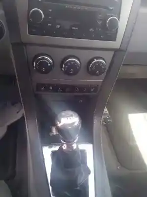Sloopvoertuig dodge avenger (js) byl van het jaar 2008 aangedreven byl
