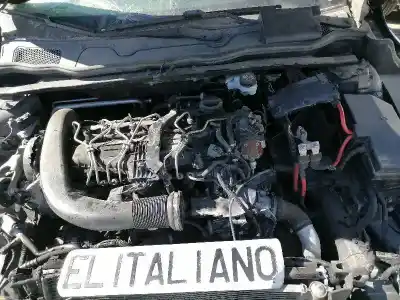 Здавання транспортного засобу volvo v40 cross country d5204t6 року 2013 потужний d5204t6