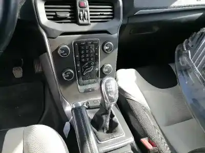 Здавання транспортного засобу volvo v40 cross country d5204t6 року 2013 потужний d5204t6