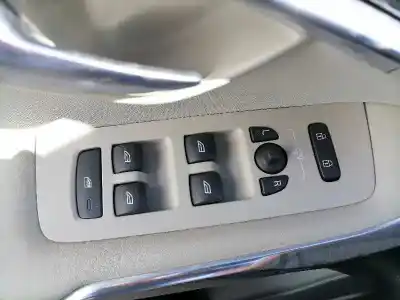 Здавання транспортного засобу volvo v40 cross country d5204t6 року 2013 потужний d5204t6