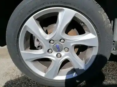 Здавання транспортного засобу volvo v40 cross country d5204t6 року 2013 потужний d5204t6