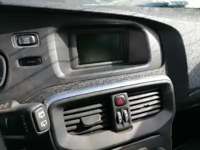 Здавання транспортного засобу volvo v40 cross country d5204t6 року 2013 потужний d5204t6