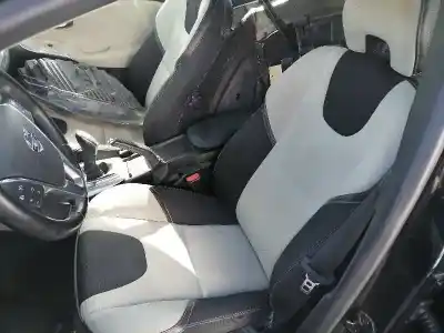 Здавання транспортного засобу volvo v40 cross country d5204t6 року 2013 потужний d5204t6
