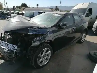 Здавання транспортного засобу volvo v40 cross country d5204t6 року 2013 потужний d5204t6