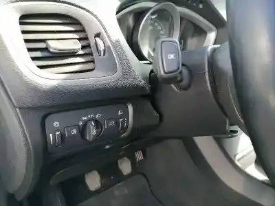Здавання транспортного засобу volvo v40 cross country d5204t6 року 2013 потужний d5204t6