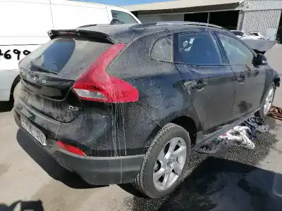 Здавання транспортного засобу volvo v40 cross country d5204t6 року 2013 потужний d5204t6