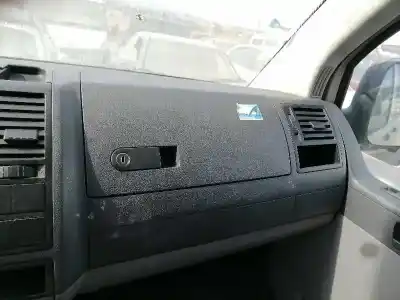 Здавання транспортного засобу volkswagen t5 transporter furgón/combi (7h) bnz року 2007 потужний bnz