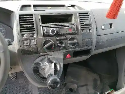 Здавання транспортного засобу volkswagen t5 transporter furgón/combi (7h) bnz року 2007 потужний bnz