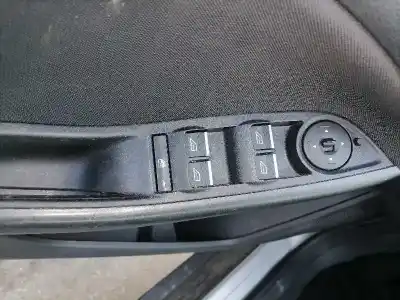 Veículo de Sucata ford focus berlina (cew) m1dd do ano 2015 alimentado m1dd