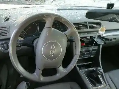 Scrapping Vehicle audi a4 b6 (8e2) 1.9 tdi of the year 2003 powered awx