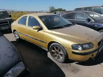 Sloopvoertuig VOLVO S60 I (384) 2.4 D van het jaar 2003 aangedreven D5244T2
