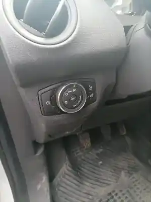 Здавання транспортного засобу ford transit courier (c4a) ugcb року 2015 потужний ugcb