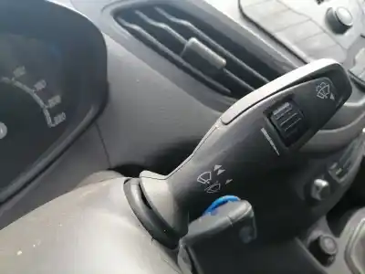 Здавання транспортного засобу ford transit courier (c4a) ugcb року 2015 потужний ugcb