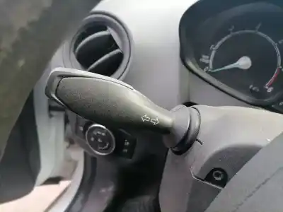 Здавання транспортного засобу ford transit courier (c4a) ugcb року 2015 потужний ugcb