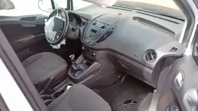 Здавання транспортного засобу ford transit courier (c4a) ugcb року 2015 потужний ugcb