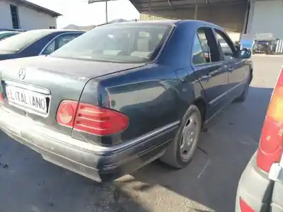 Hurda Aracı mercedes-benz clase e (bm 210) berlina om 602.982 yılın 2004 güçlü 602982