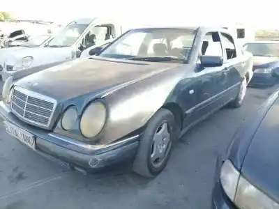 Hurda Aracı mercedes-benz clase e (bm 210) berlina om 602.982 yılın 2004 güçlü 602982